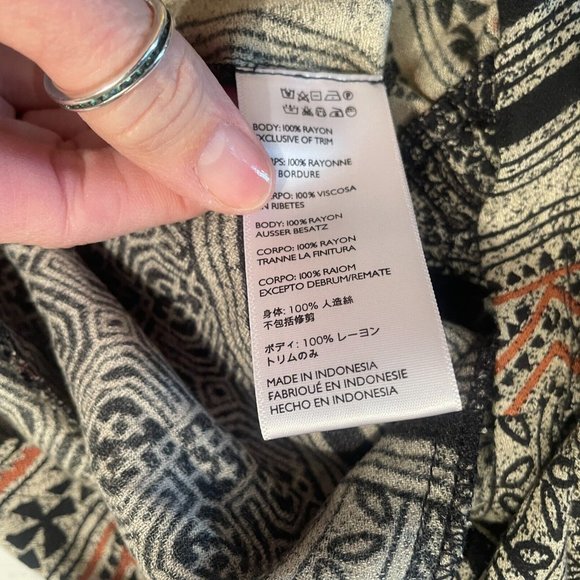 Cleobella Boho Shakira Romper Playsuit Sz Medium Short Sleeve Tassel Black Aztec - Picture 15 of 16